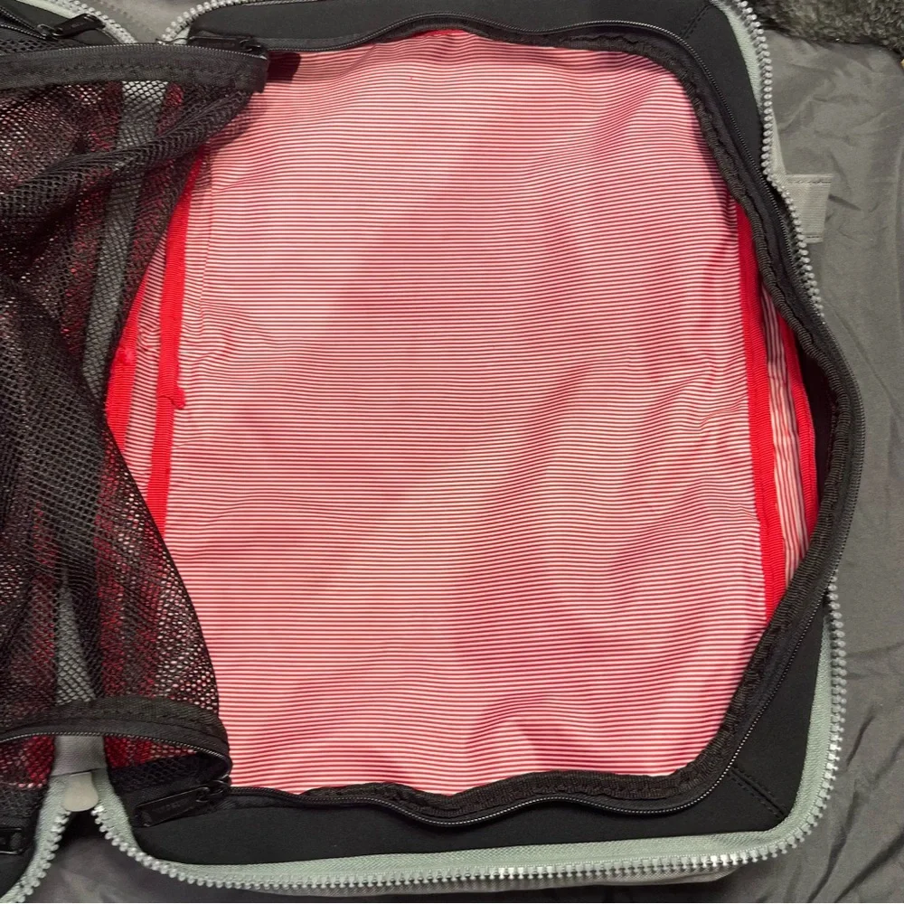 Herschel‎ Supply Company Gray Travel Bag